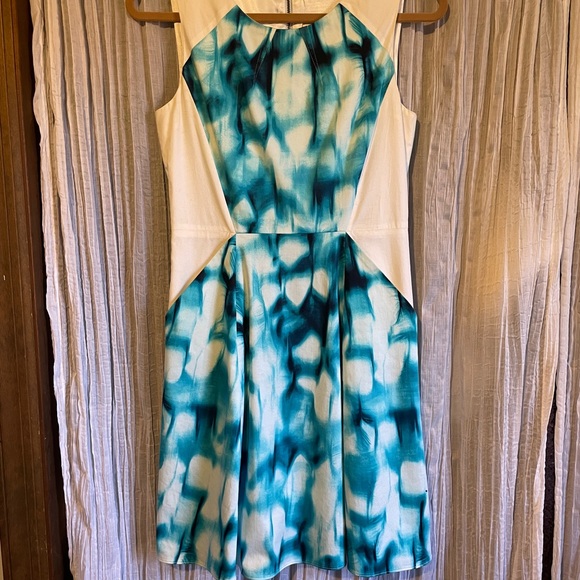 Calvin Klein Dress size 4 like new condition - Picture 2 of 4